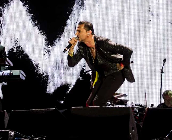 Dave Gahan se simte mai bine FOTO Emagic