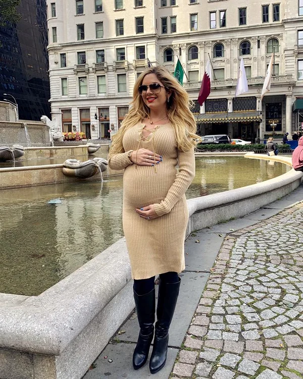 Blondina este însărcintă în ultimul trimestru și se pare că va naște un băiețel