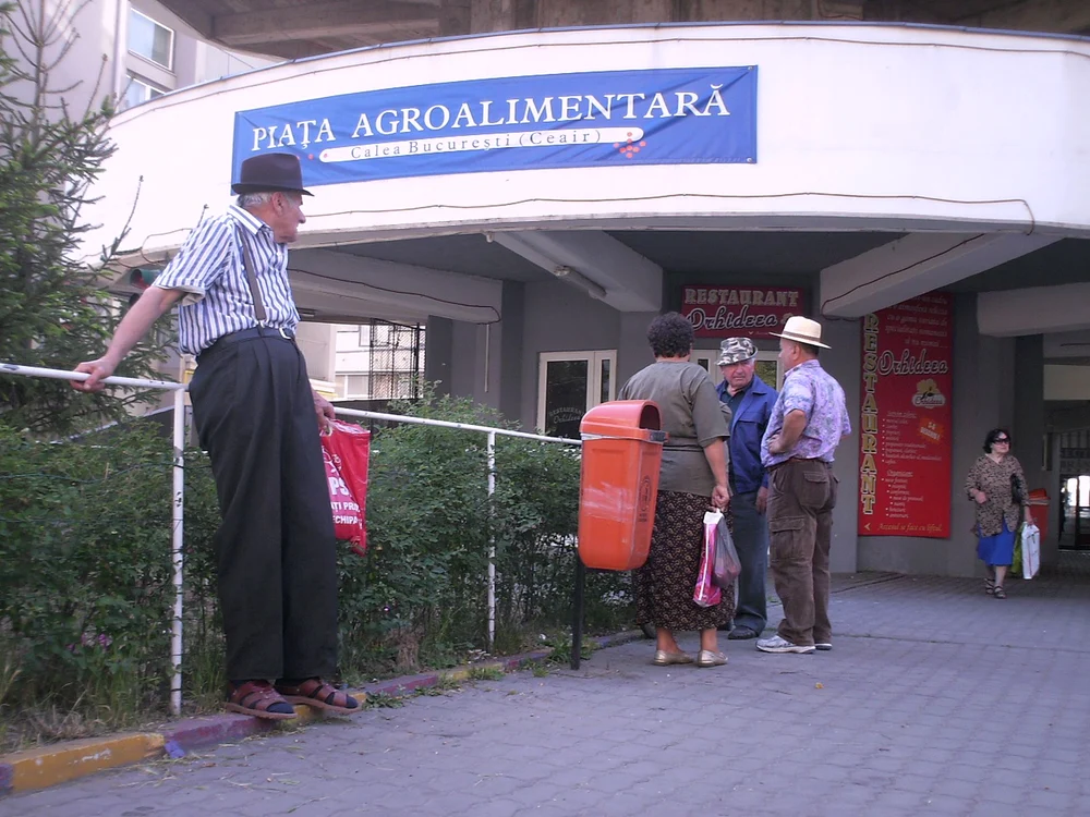 Bărbatului i s-a făcut rău în Piaţa Ceair (Foto Arhivă)
