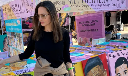 Angelina Jolie în campus, Profimedia (3) jpg