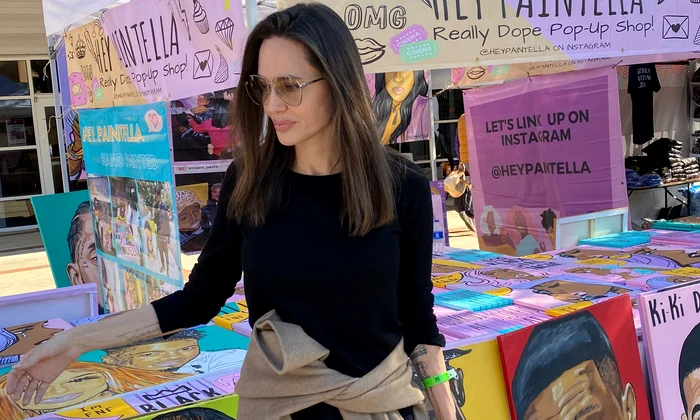 Angelina Jolie în campus, Profimedia (3) jpg