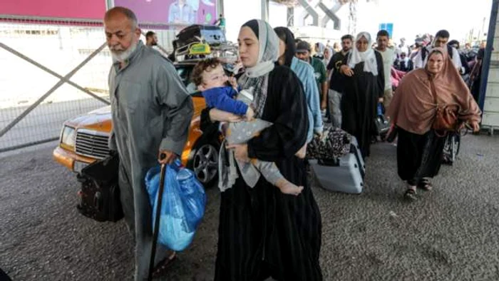 Cel puțin 320 de persoane străine sau cu dublă cetățenie au fost evacuate din Gaza FOTO via Nexta