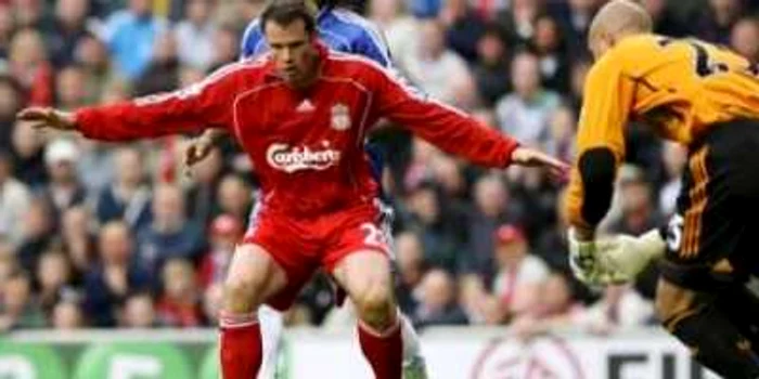 Jamie Carragher apelează la divinitate pentru protecţia colegilor de echipă