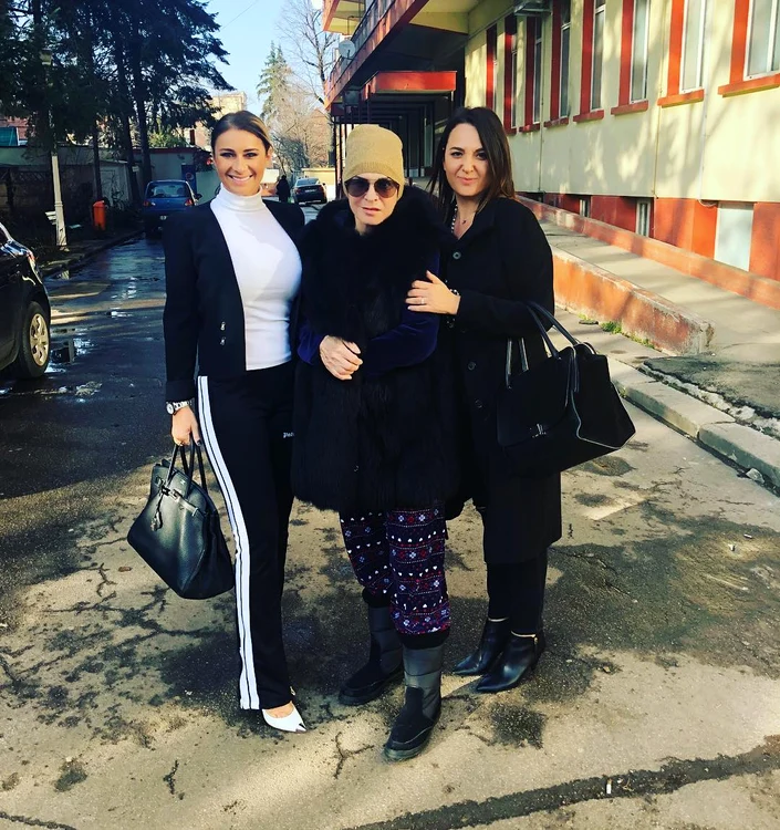 
    În urmă cu o lună, Ionela Prodan făcea eforturi să se menţină pe linia de plutireFoto: arhivă personală  