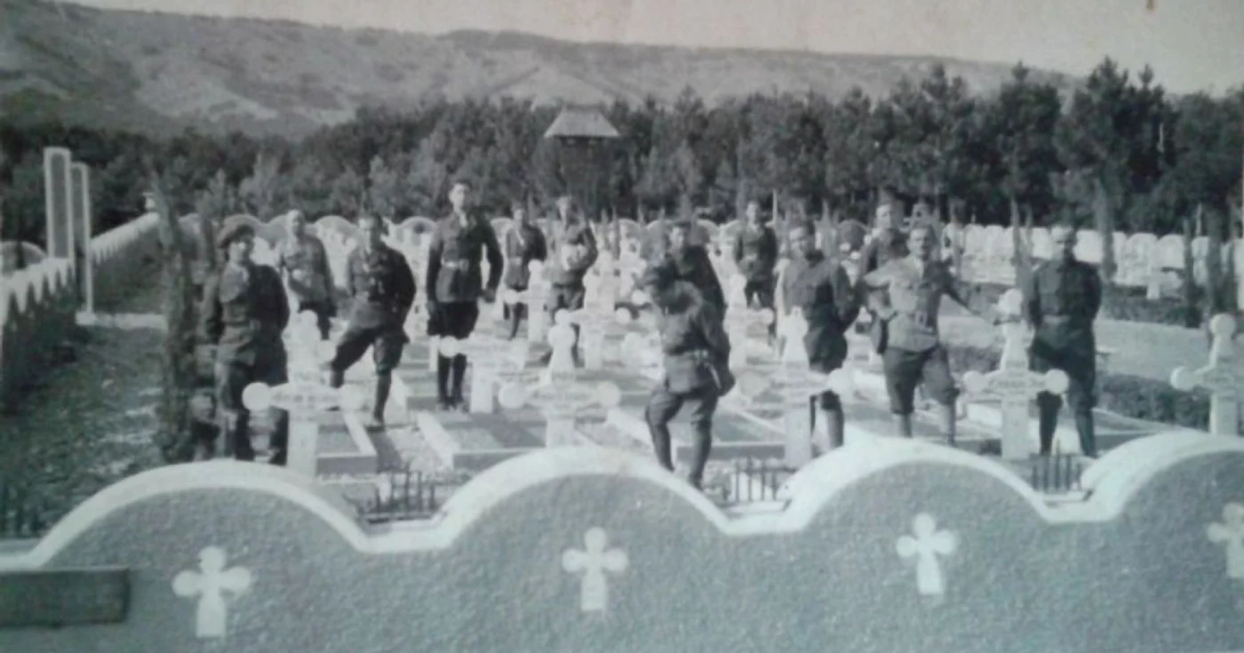 Imagini de pe frontul celui de-Al Doilea Război Mondial în cimitirul de la Karasubazar, Crimeea Sursa FOTO  Dumitru Romanescu