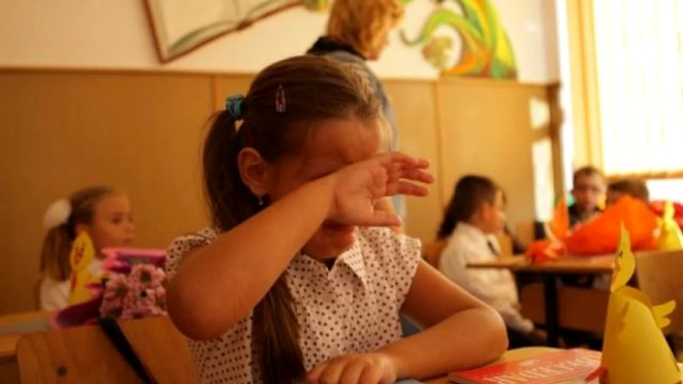 Fetiţa cu autism a fost trimisă într-o altă clasă. FOTO: cursuriautism.ro