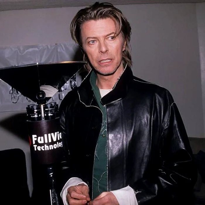 David Bowie în urmă cu 15 ani