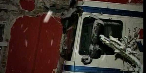 Zidul muzeului din Călugăreni a fost dărâmat de un TIR