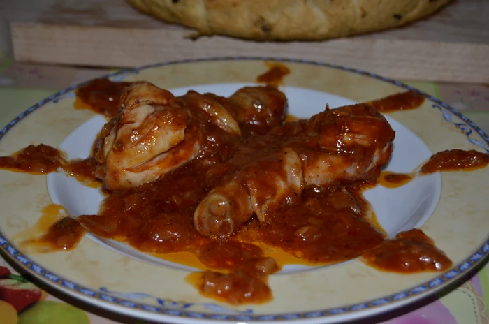 
    Mâncărică cu ceapă şi pulpiţe de pui  