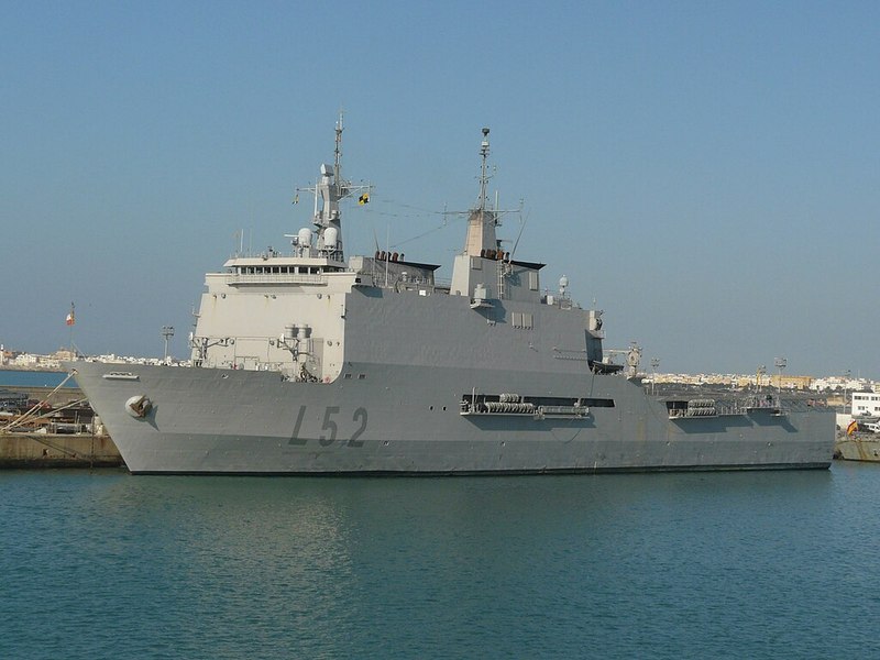 O navă de asalt a Spaniei transportă vehicule militare și infanteriști în România pentru o misiune NATO