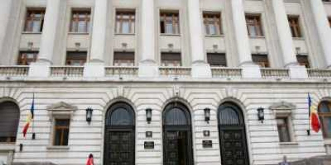 Dobânda-cheie, menţinută la 8%