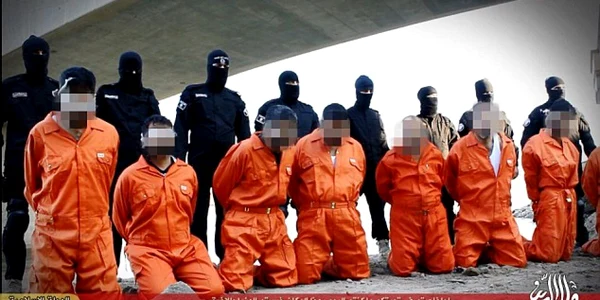 Opt poliţişti irakieni au fost executati de SI FOTO Daily Mail