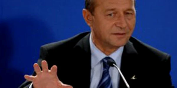 Băsescu, chemat să medieze conflictul din Justiţie
