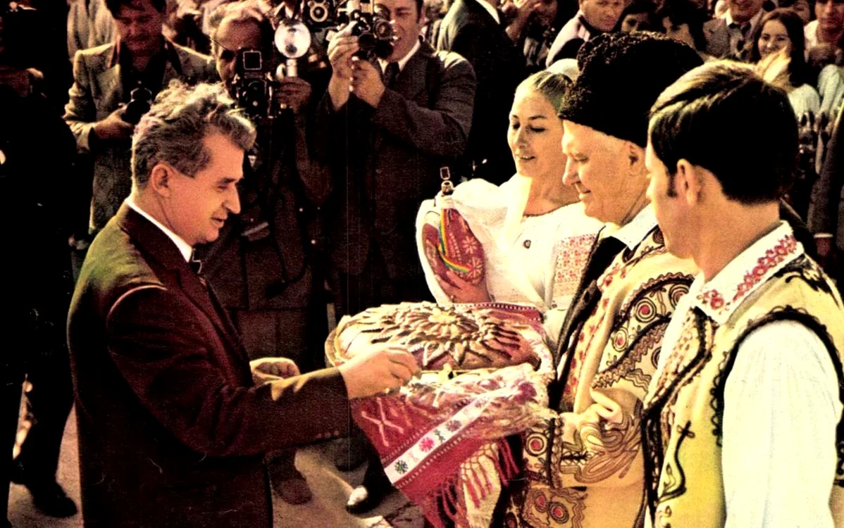 Ceaușescu era felicitat de 23 august. FOTO: Revista Flacăra