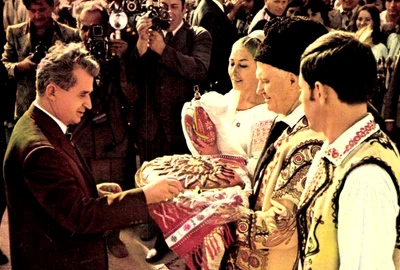 Nicolae Ceausescu intr o vizita de lucru  Foto Revista Flacăra, 1975 jpg