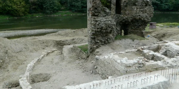 Ruinele Turnului Spart de la Turnu Roşu - Sibiu Foto Muzeul Brukenthal