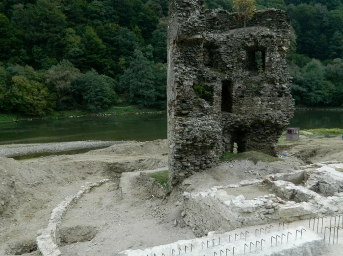 Ruinele Turnului Spart de la Turnu Roşu - Sibiu Foto Muzeul Brukenthal