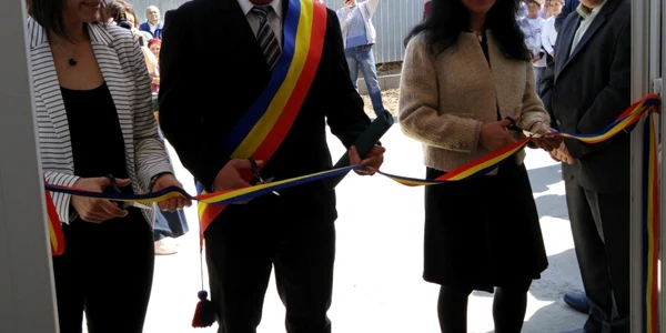 A fost inaugurat Centrul Comunitar din comuna băcăuană Stănişeşti FOTO FSC
