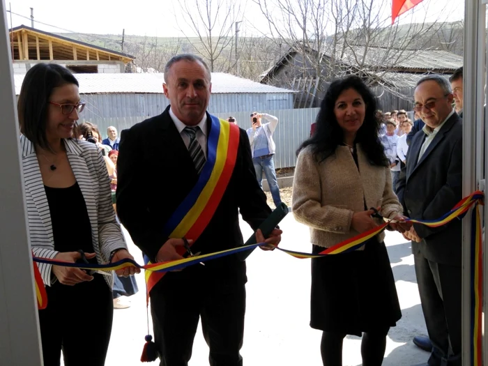 A fost inaugurat Centrul Comunitar din comuna băcăuană Stănişeşti FOTO FSC