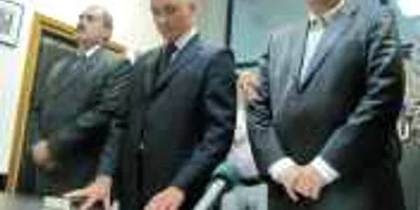 Noul subprefect, Laurenţiu Dumitru, a depus jurământul în faţa prefectului Robert Cristoi şi a secretarului de stat Mihai Capră