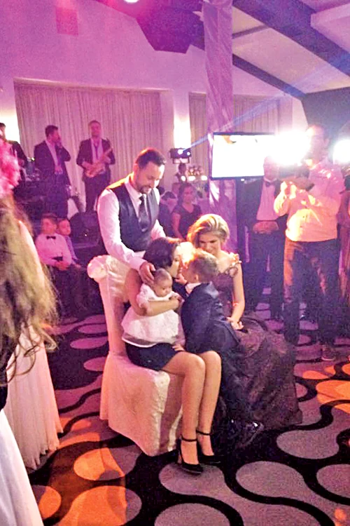 Măruţă şi Andra. Eva Maria  a avut tort  cu aripi