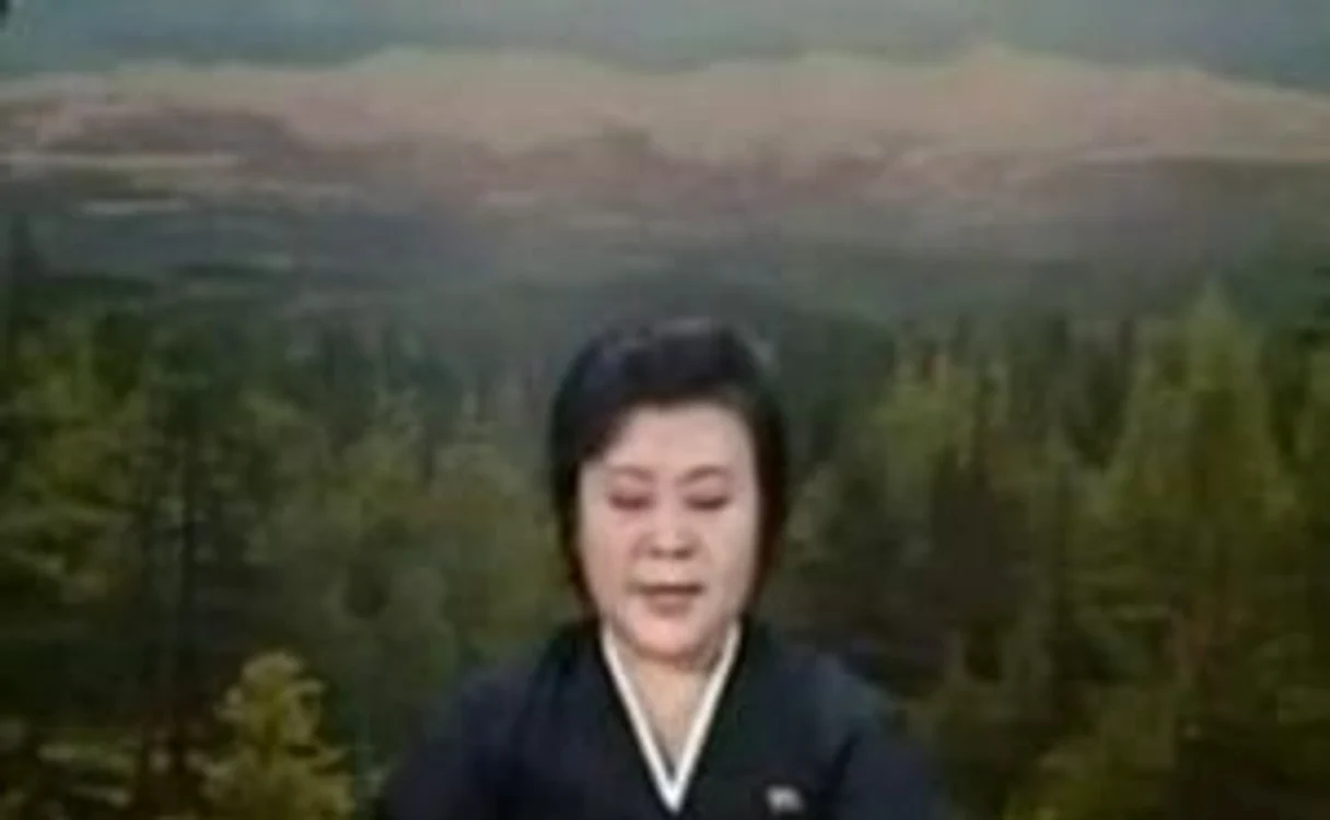 Prezentatoarea TV anunţă înlăcrimată moartea lui Kim Jong-Il