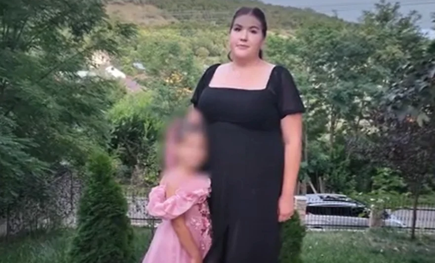 Tragedie în Iași: tânără găsită moartă în casă. Fetița ei a rămas lângă corpul mamei toată noaptea. Alerta, dată de soțul aflat în Germania