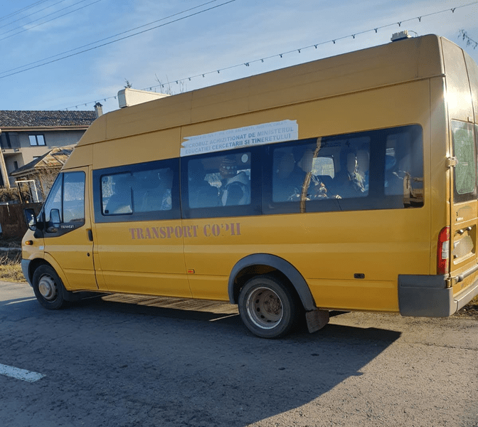  Șoferul unui microbuz școlar, care transporta mai mulți copii, prins beat la volan în județul Galați
