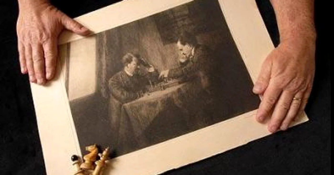 Gravura în care Hitler şi Lenin joacă şah, scoasă la licitaţie (The Telegraph)