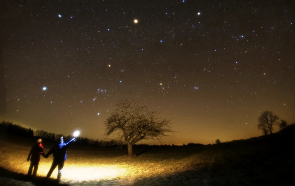 Manifestarea este organizată cu ocazia zilei Internaţionale a Astronomiei