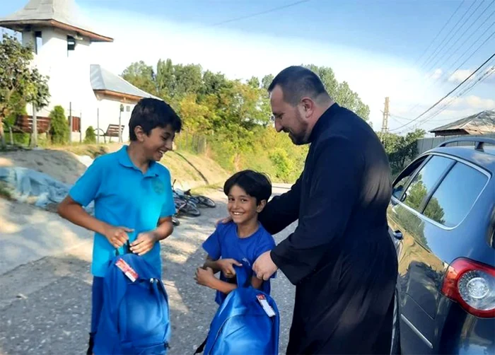 Ghiozdane şi rechizite pentru puştii nevoiaşi