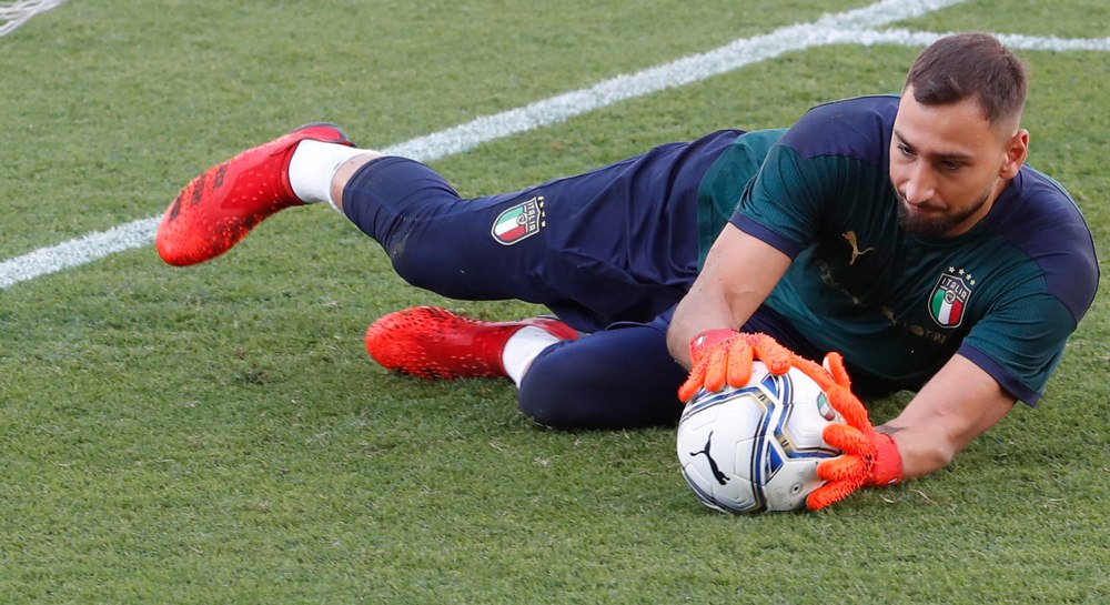 Portarul Donnarumma și iubita lui, jefuiți în propria casă! Dezbrăcați și legați de mâini și de picioare de atacatori