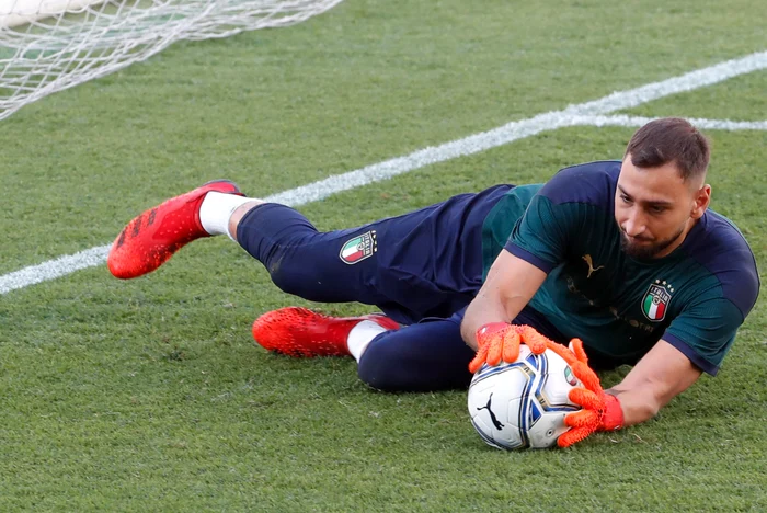 
    Gianluigi Donnarumma a avut o contribuție importantă la câștigarea titlului european în varăFoto: EPA-EFE  