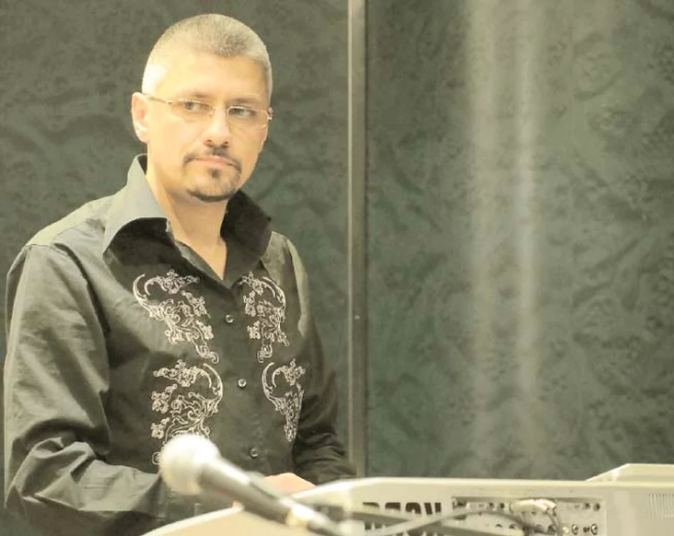 
    George Darie  este acuzat de  pornografie  infantilă şi  agresiune  sexuală  