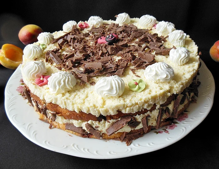 Tort cu vişine şi brânză