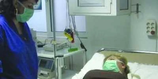 Iaşi: CAZ CRITIC: UPDATE Comisie medicală specială pentru tânăra cu porcină conectată la aparate de respirat