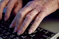 diagnosticare parkinson old hands keyboard jpeg
