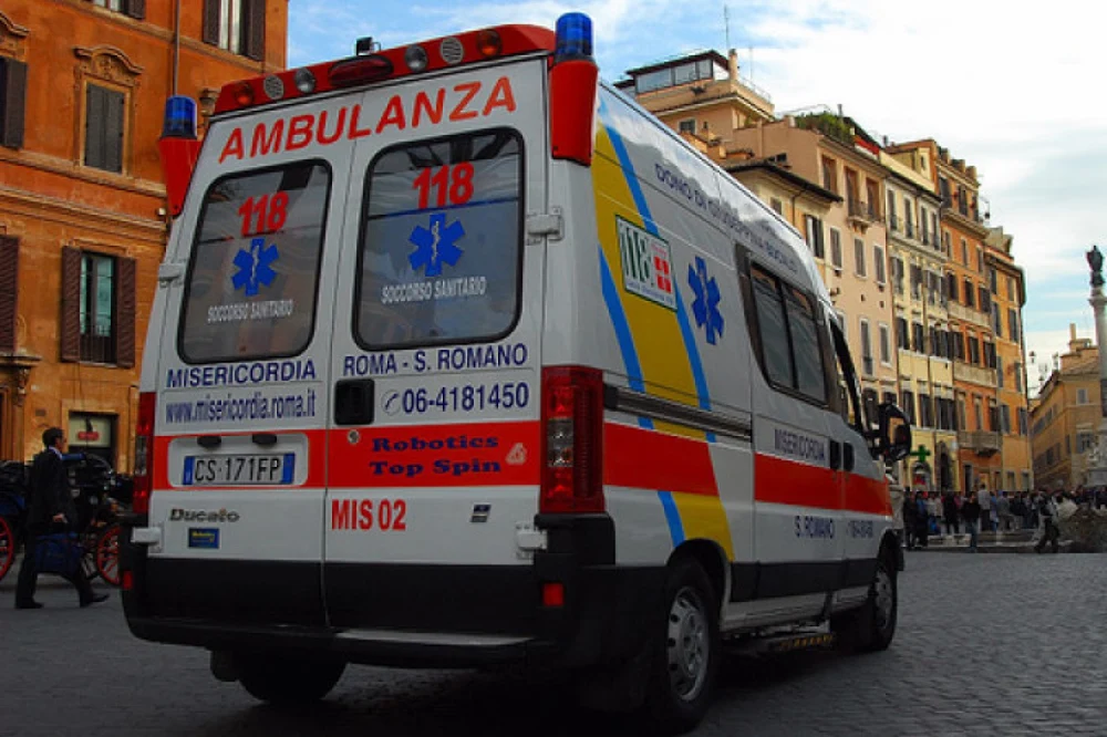 Muncitor român mort în Italia după ce a căzut de pe acoperișul unei ferme