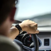 Sofer - masina FOTO Shutterstock