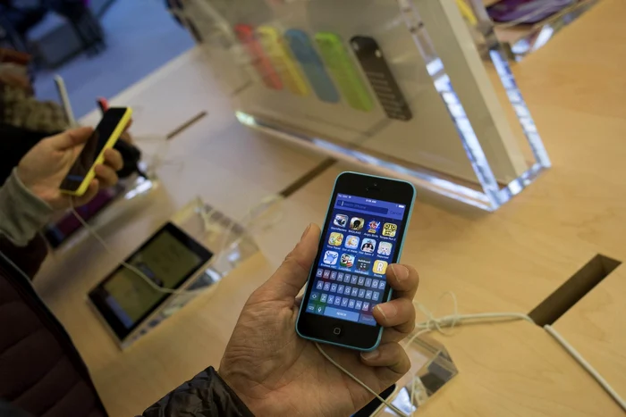 iPhone 5c a intrat în oferta câtorva magazine din România FOTO Reuters