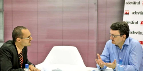 Victor Ciorbea în redacţia ziarului Adevărul