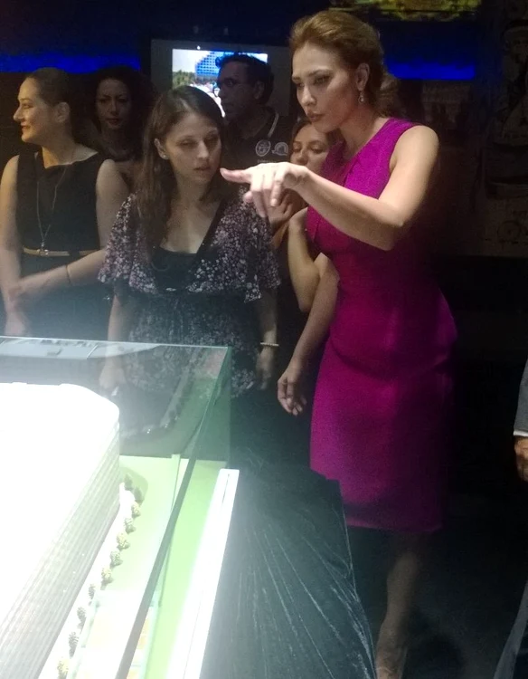 Blonda a pus mai multe întrebări