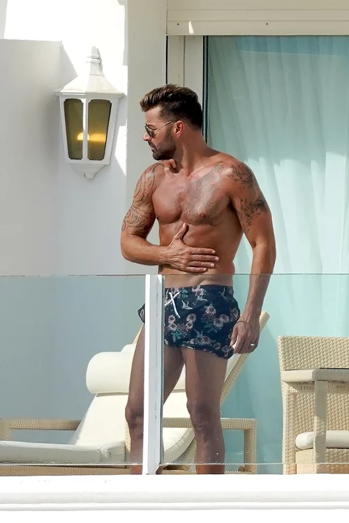 Ricky Martin sexy la plajă (4) jpg