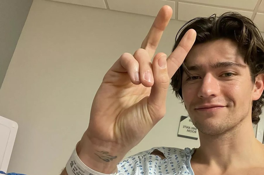 Actorul Barton Cowperthwaite, de 31 de ani, diagnosticat cu cancer cerebral: „Plănuiesc să intru în operație”
