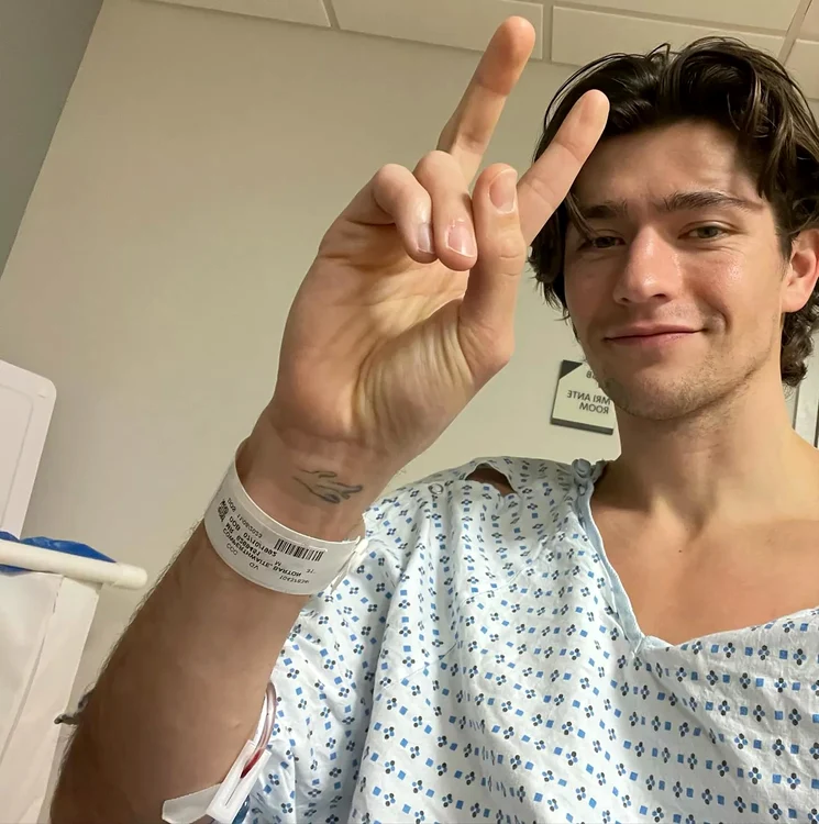 Actorul Barton Cowperthwaite a dezvpluit că are cancer cerebral FOTO Instagram