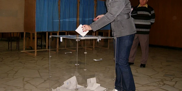 Ploieşti: Prahova este în top 10 al prezenţei la vot pe ţară