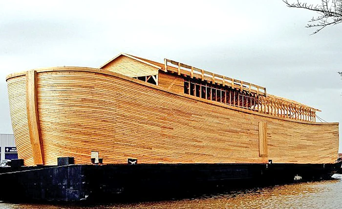 Având în vedere că Olanda se află la 7m sub nivelul mării, Huibers ştie că nava îi va salva viaţa cândva