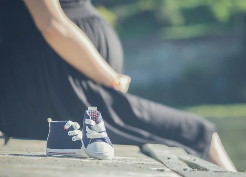 Adolescentă de 14 ani, însărcinată, găsită inconștientă pe peronul gării din Vaslui. Băuse în prealabil foarte mult alcool