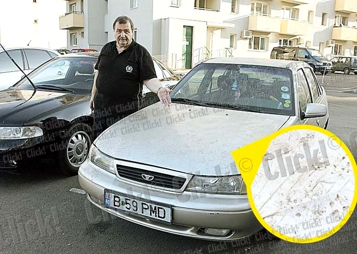 Cei doi câini s-au suit pe un Cielo, pe  care l-au făcut praf, şi au sărit să o atace  pe femeia care a trecut prin faţa lor (Fotografii: Florin Şuler/arhivă personală)