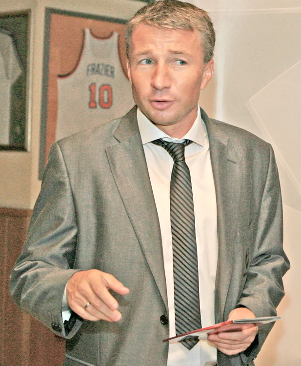 Dan Petrescu va câştiga 2.5 milioane de euro pe ani